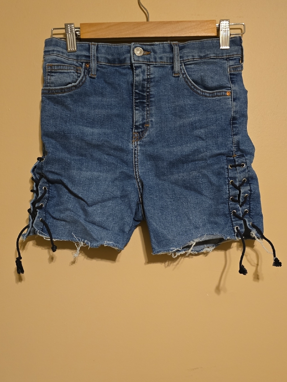 Topshop Moto Shorts Womens Size 10 JAMIE Light Wash Denim Jean Shorts Frayed-hem - Picture 2 of 10